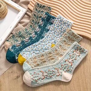 5 Pairs of Court-Style Retro Embossed Women's Socks